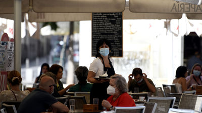 Los madrileños piensan ya en el macropuente de la Inmaculada sin poder salir de la región