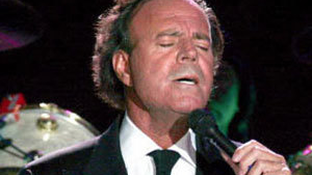 Julio Iglesias reaparece en las redes para aclarar sus problemas de salud