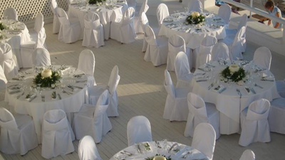 Comuniones y bodas , sin baile ni barra libre en Madrid