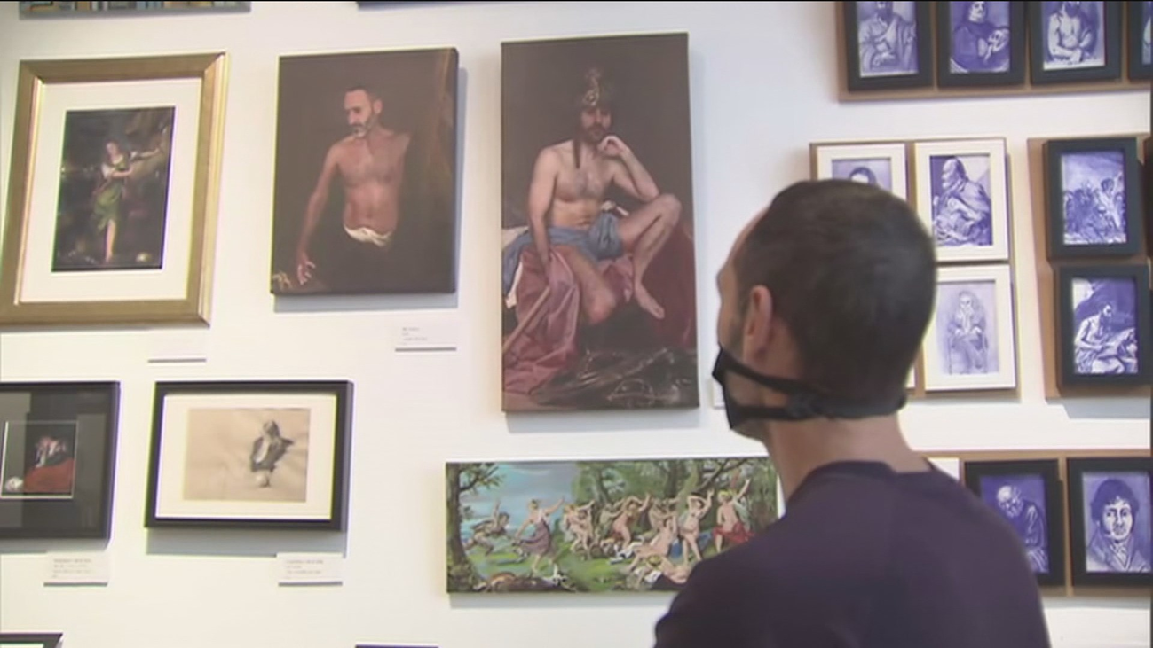 Los vigilantes del Museo del Prado rinden homenaje a la pinacoteca pintando sus cuadros