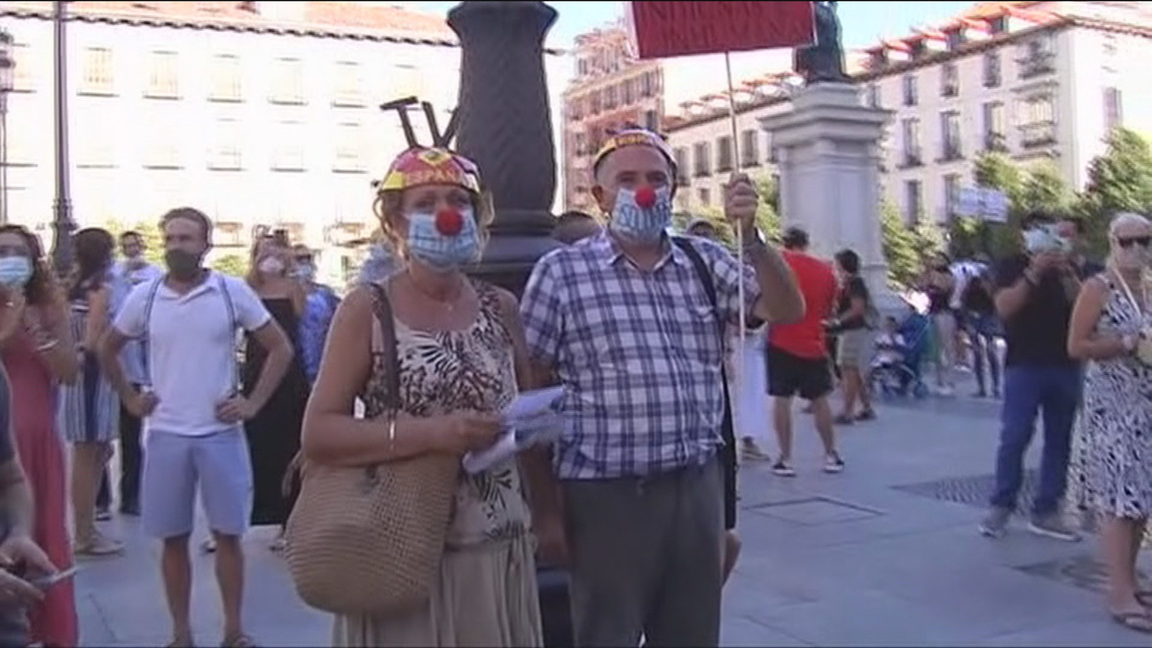 Cuatro detenidos tras una nueva marcha negacionista por el centro de Madrid