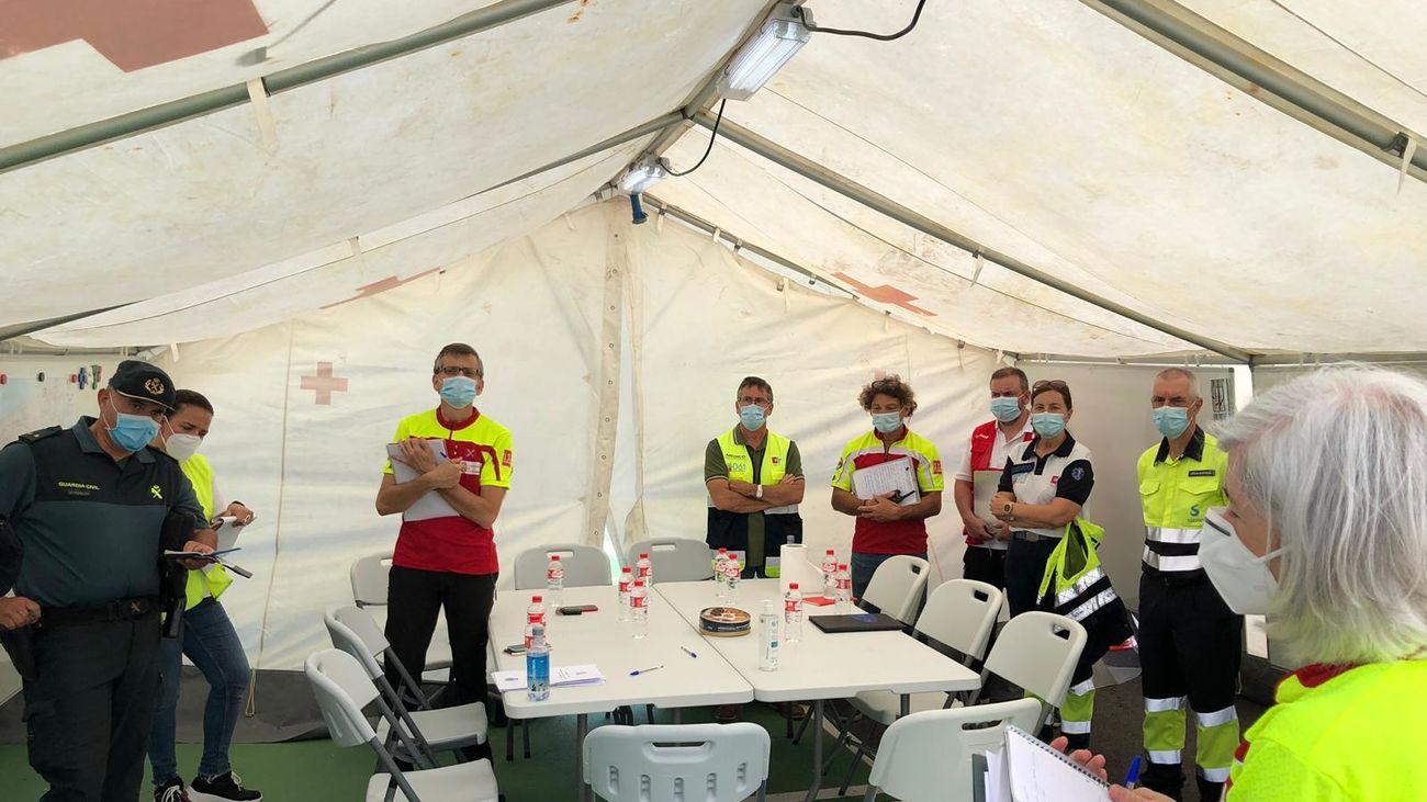 Rescatan en helicóptero a una senderista madrileña en los Ojos del Diablo