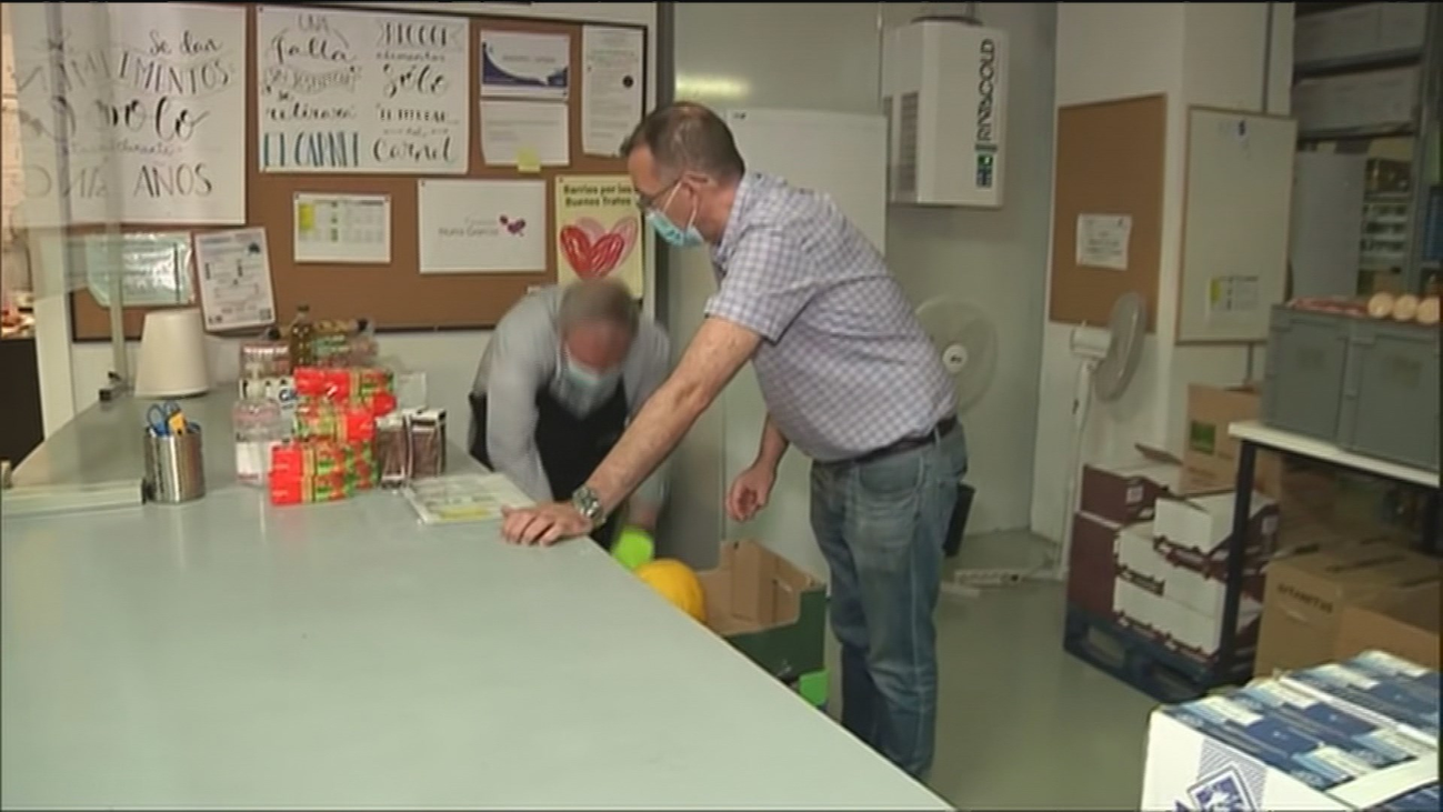 La fundación Pan y Peces ha repartido comida a más de 3.500 personas en los peores momentos de la pandemia