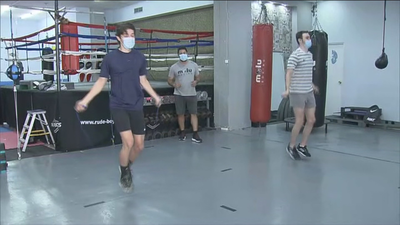 Mascarilla obligatoria desde hoy en los gimnasios y en deportes de interior en Madrid