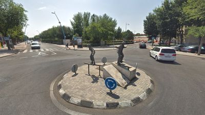 Parla cambia el nombre de avenida Juan Carlos I por el de Escuela Pública