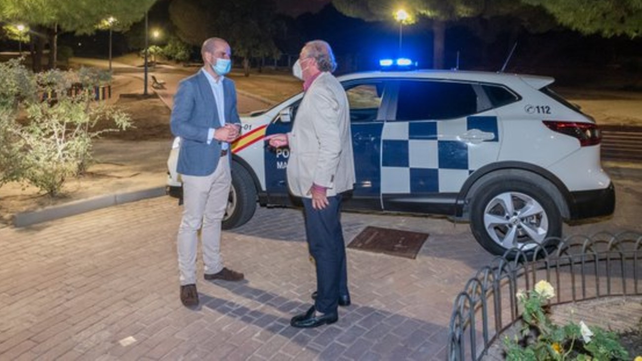 El alcalde de Majadahonda junto al concejal de Seguridad