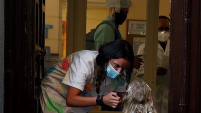 Balance tras dos semanas de la vuelta al cole en Madrid: 832 aulas en cuarentena y solo un colegio infantil cerrado