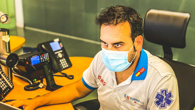 Un motorista pierde la pierna tras colisionar con una señal de tráfico en Valdemorillo