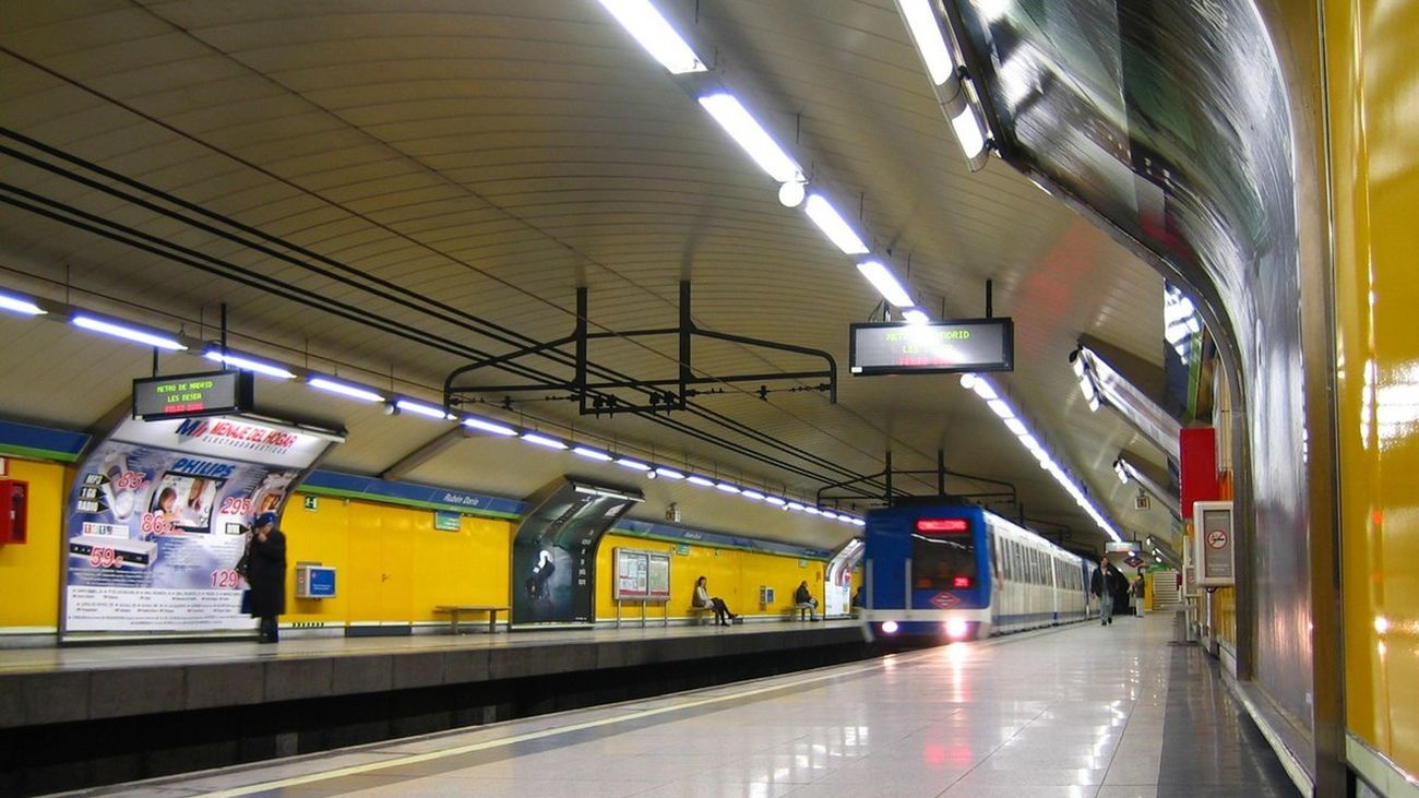 Detenido en el metro de Madrid un hombre que simulaba llevar explosivos