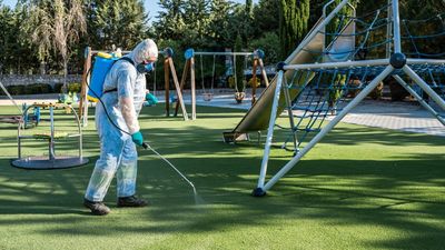Colmenar Viejo cierra juegos infantiles de parques tras cinco positivos de escolares en varios colegios