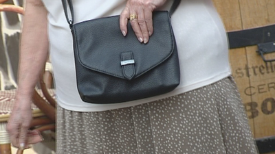 Vecinos de Tetuán denuncian el aumento de robos y  de los tirones de bolsos en el barrio