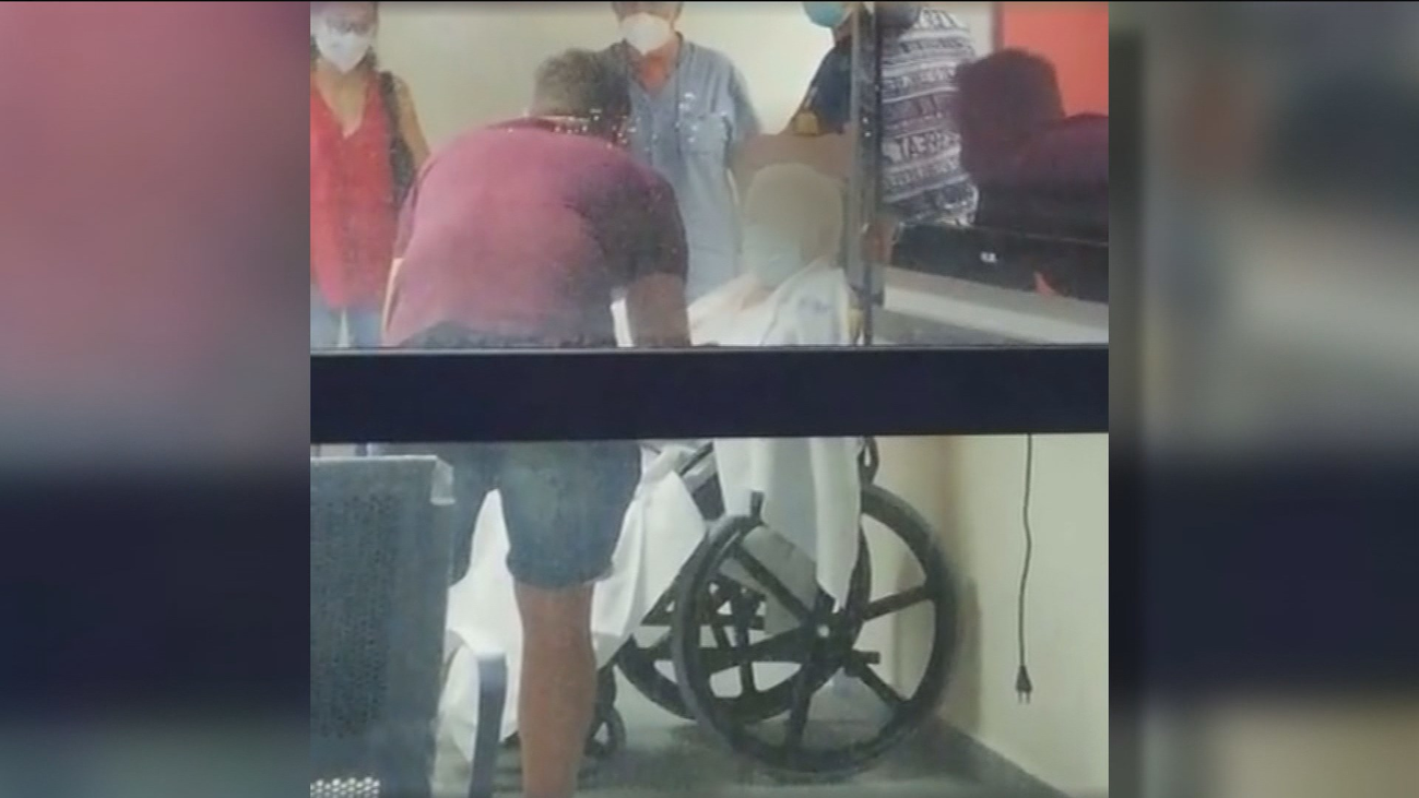 La larga espera de una anciana en el Hospital del Sureste de Arganda