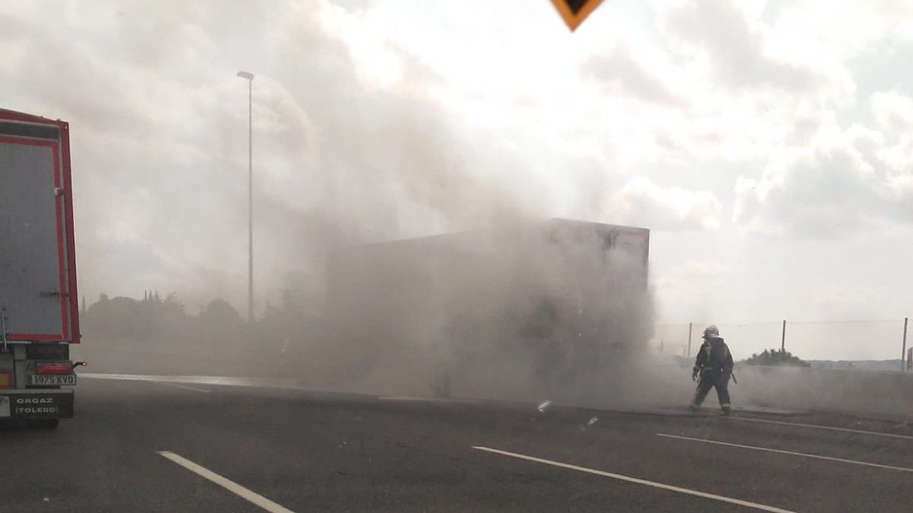 Invendio de un camión en la A-6