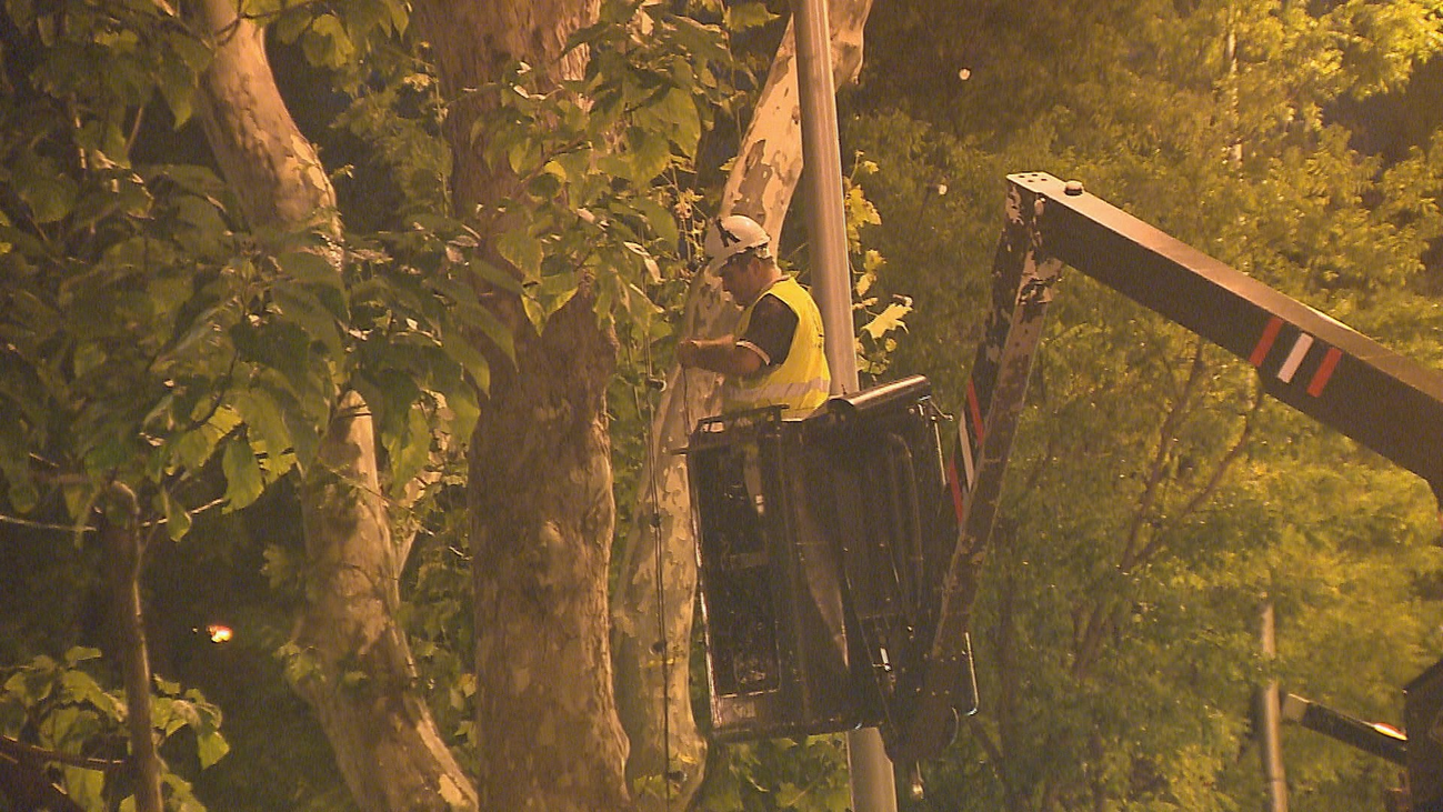 Madrid inicia la instalación de las luces de Navidad