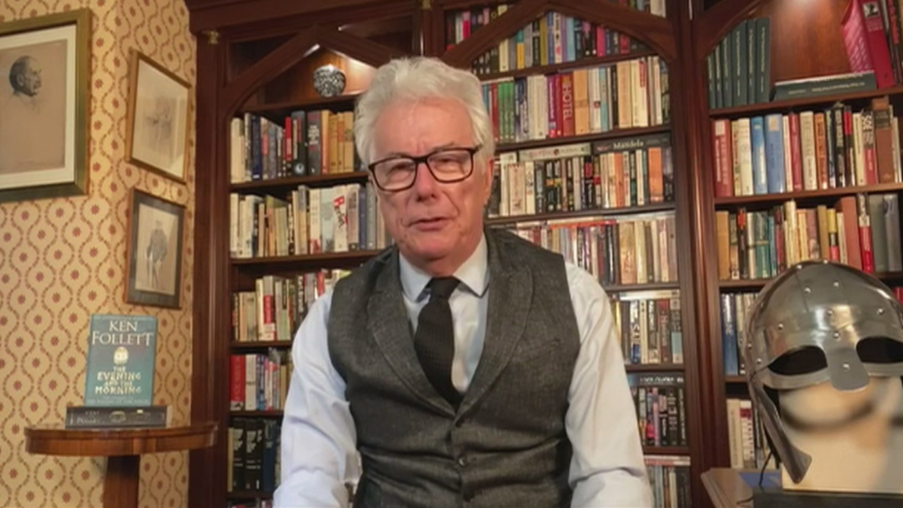 Sale a la venta 'Las tinieblas y el alba' de Ken Follet