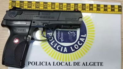 Provoca el pánico en una zona concurrida de jóvenes en Algete al sacar una pistola simulada