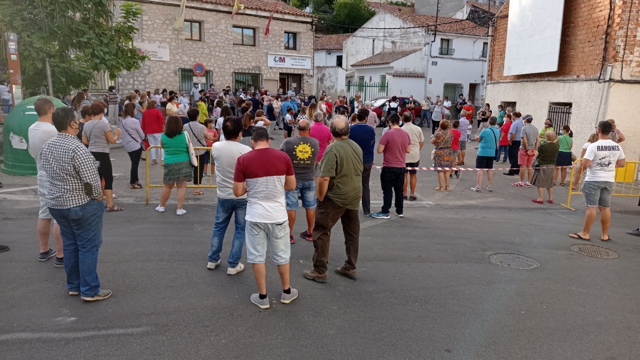 Protesta ante el consultorio médico de Valdelaguna