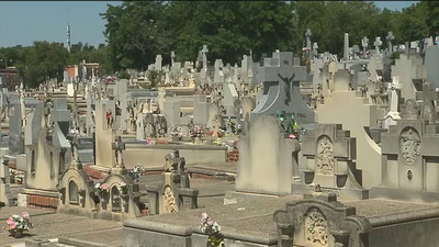 Detenidos seis jóvenes que hacían botellón en el cementerio de La Almudena