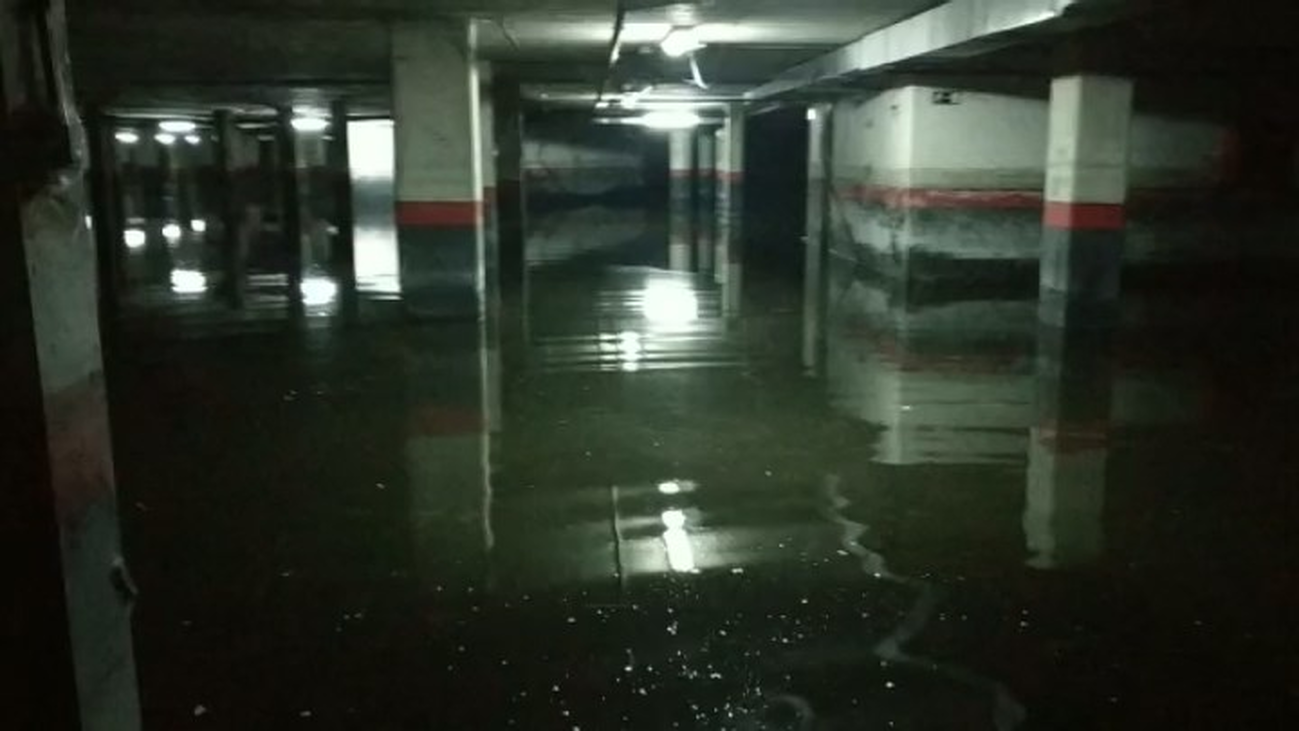 Dos años soportando aguas fecales en un garaje en Parla