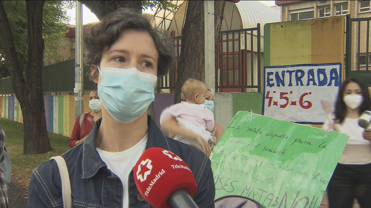 Caceroladas a las puertas de los colegios madrileños para protestar por las aulas mixtas