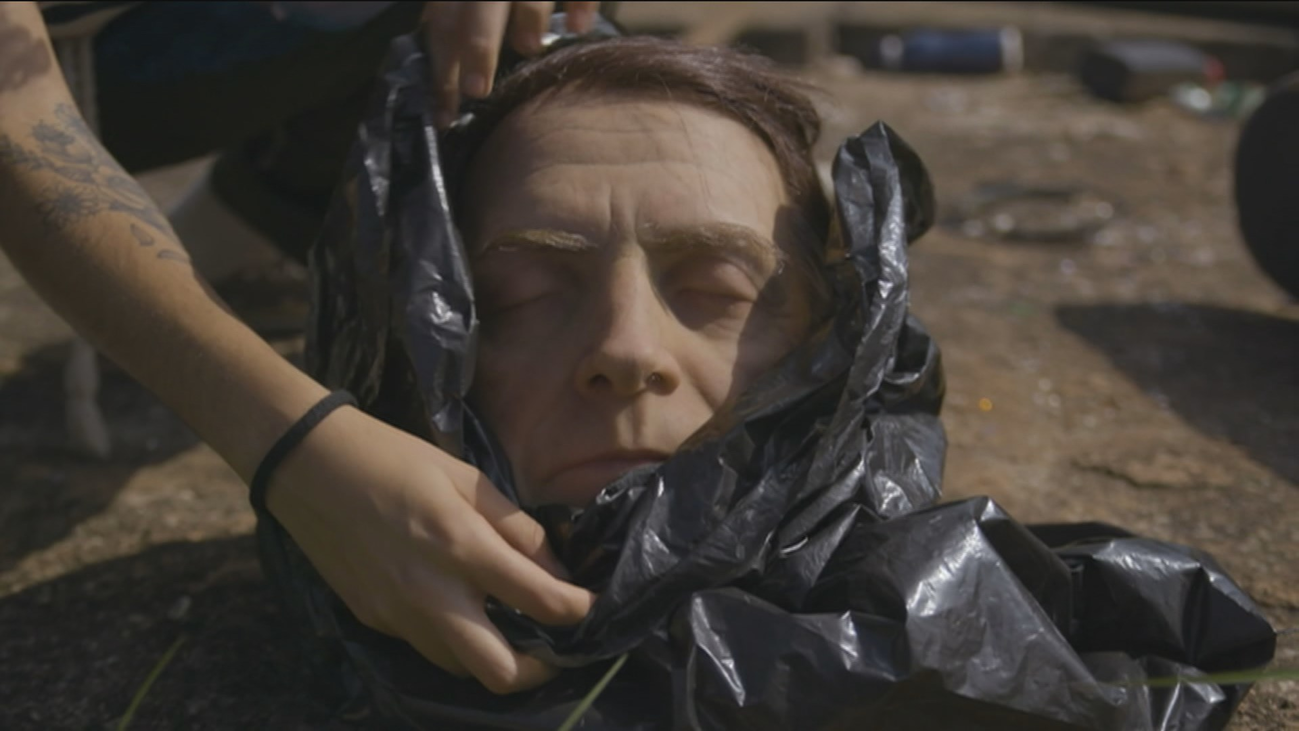 Polémica por las cabezas rodantes de Trump, Bolsonaro o Putín del artista Eugenio Merino