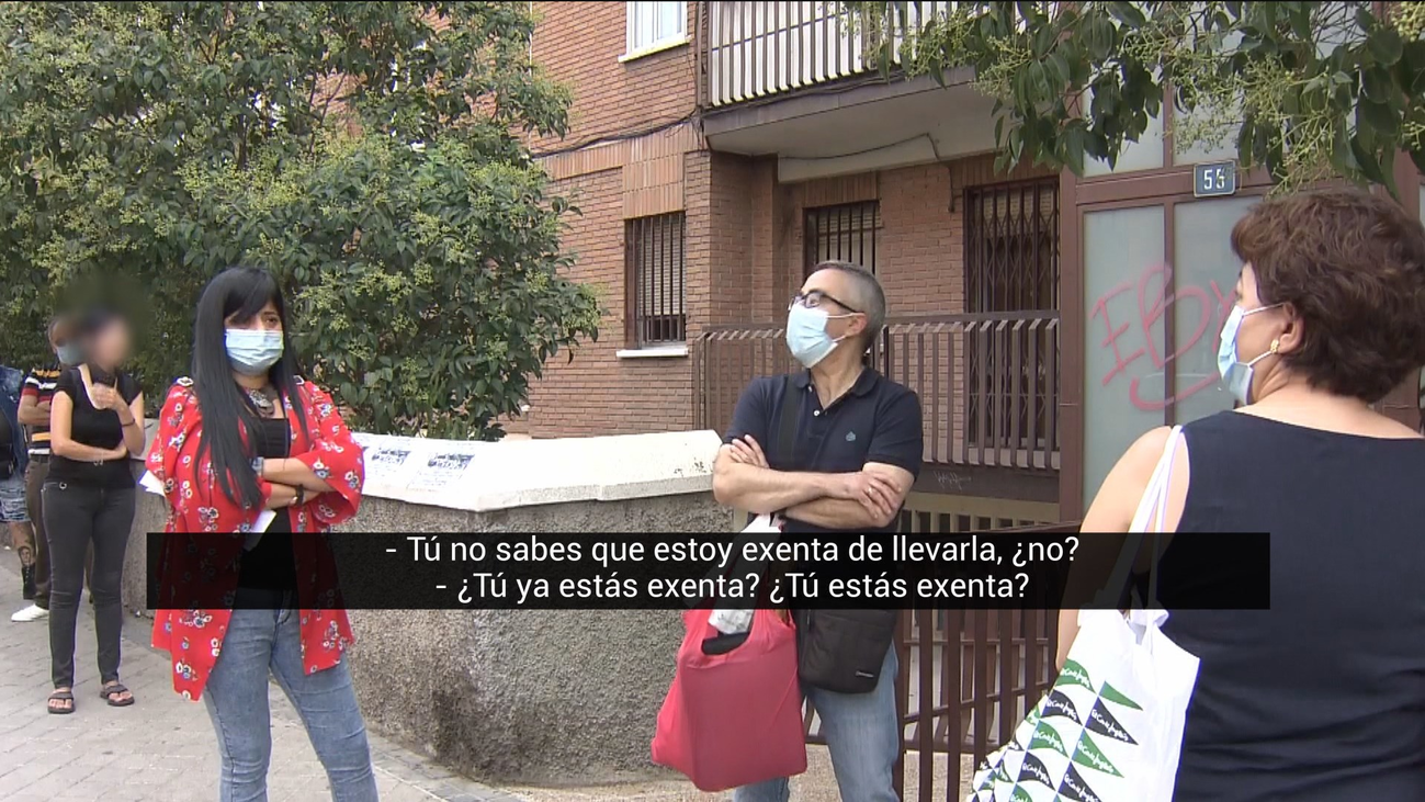 Increpan a una usuaria a las puertas de un centro de salud de Madrid por tener la mascarilla bajada