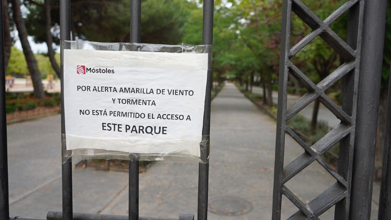 Móstoles cierra los principales parques por la previsión de fuertes lluvias y vientos