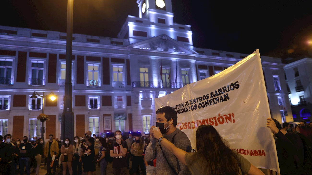 Cientos de personas de la zona sur de Madrid se manifiestan en Sol contra las nuevas medidas