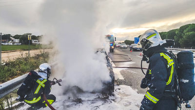 Extinguido un incendio sin heridos de un coche en la A-5, a la altura de Navalcarnero