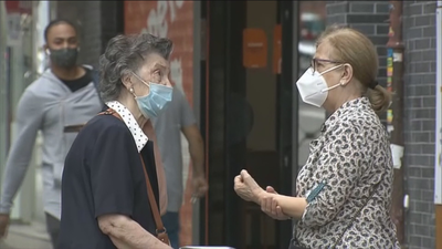 Las dudas de los vecinos de Puente de Vallecas previas a las restricciones