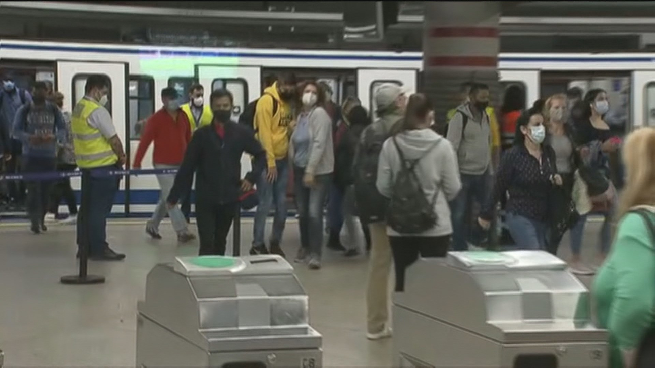 Refuerzo de transportes en los municipios afectados aunque los viajeros señalan demoras por los controles