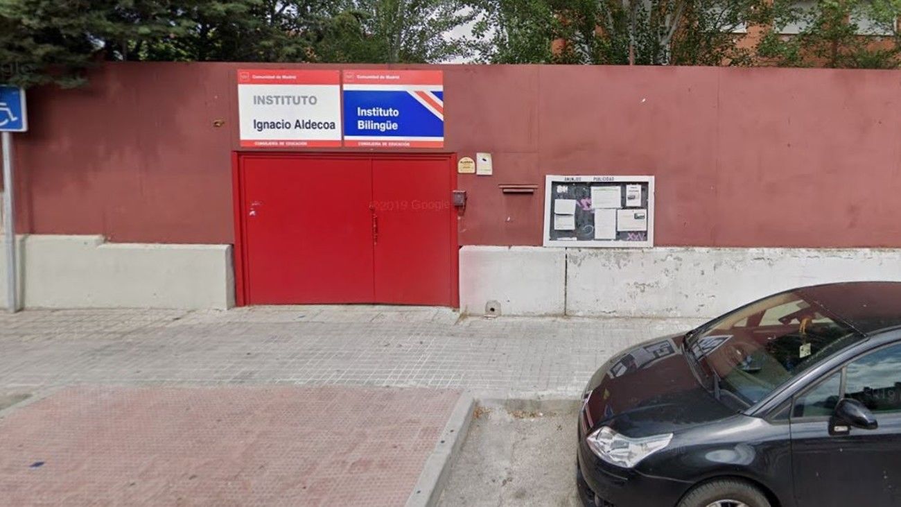 Obligan a los alumnos de un instituto de Getafe a desinfectar sus pupitres a diario por falta de personal de limpieza