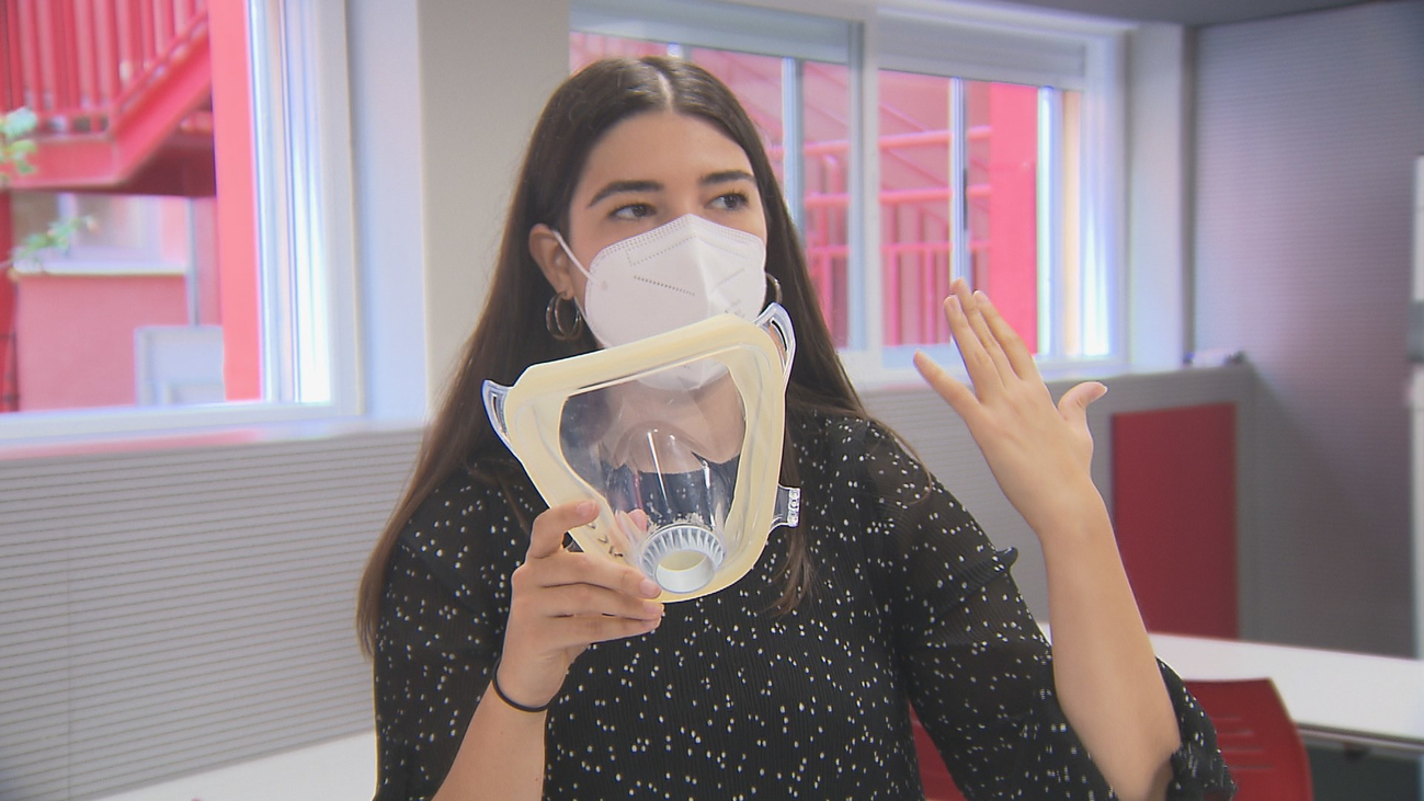 Dos madrileñas son premiadas por diseñar una mascarilla que facilita la respiración a los pacientes