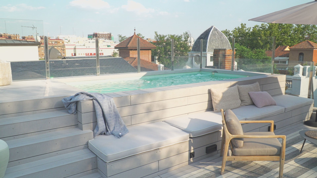 Una casa en la Colonia de Retiro con piscina en la azotea