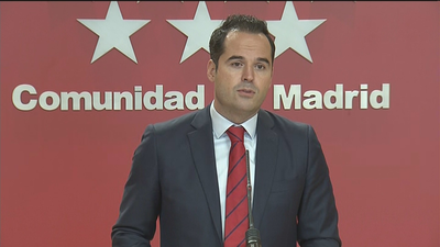 Madrid pide al Gobierno apoyo militar, 222 policías y una reforma exprés para traer 300 médicos extranjeros