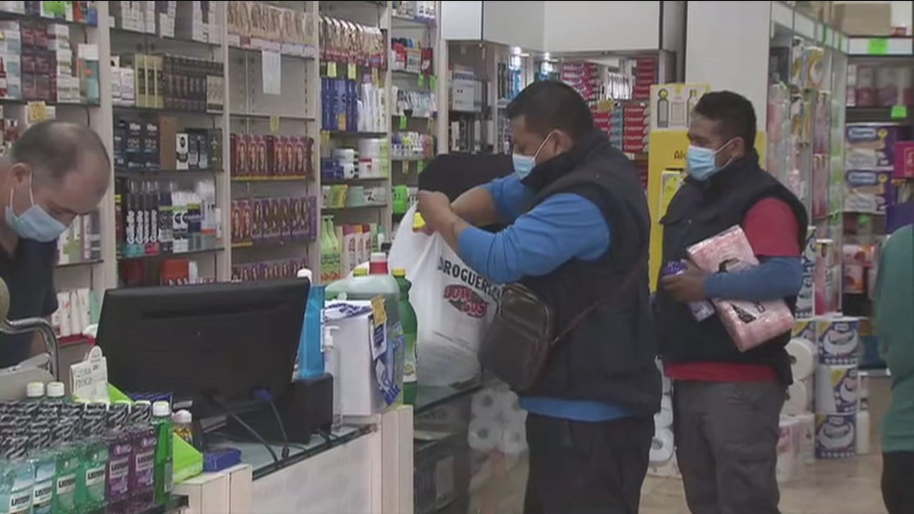 Se dispara la venta de productos de limpieza y alimentos no perecederos en los barrios confinados