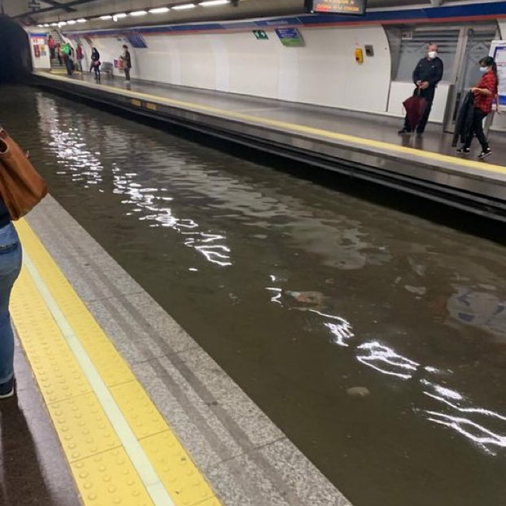 El transporte en Madrid se ahoga con la lluvia