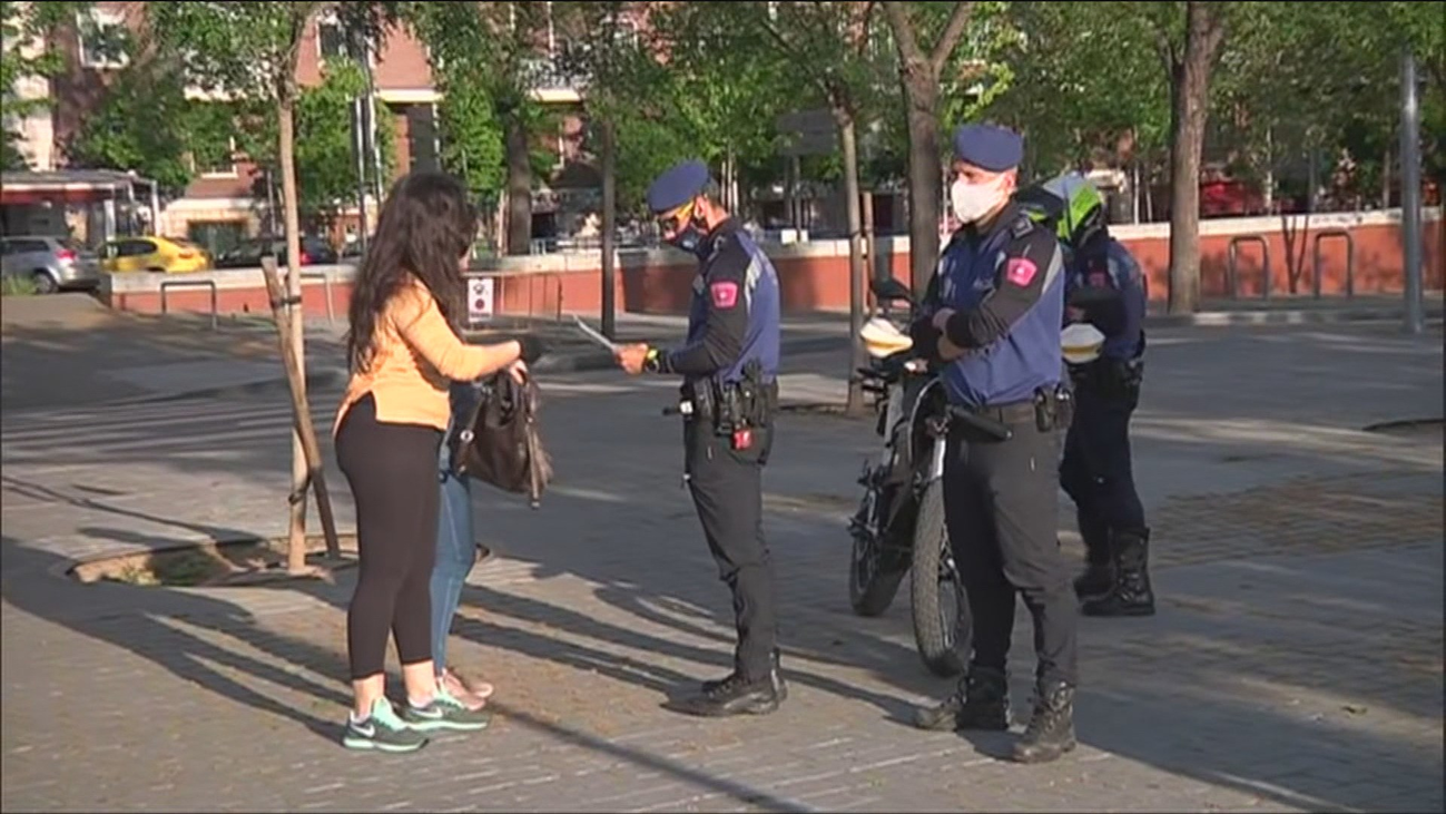 La Policía Municipal de Madrid actúa como policía sanitaria durante la pandemia