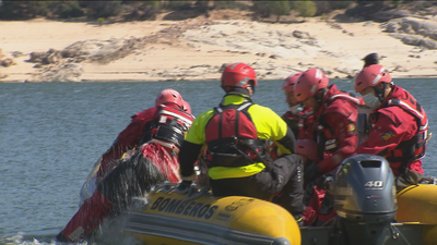 Así actúan los Bomberos de Madrid en un rescate en el agua