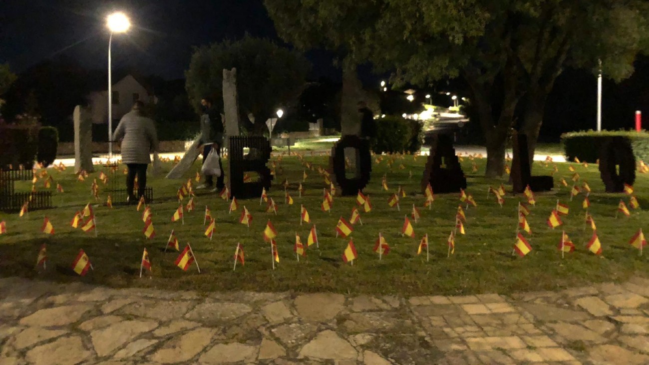 El Boalo amanece con banderas