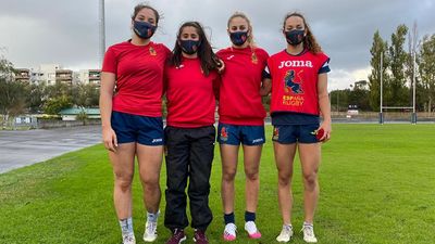 Cuatro majariegas con las Leonas XV