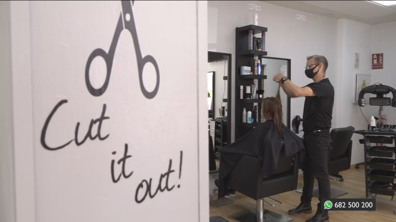 Abren su propia peluquería en Móstoles, después de quedarse en paro