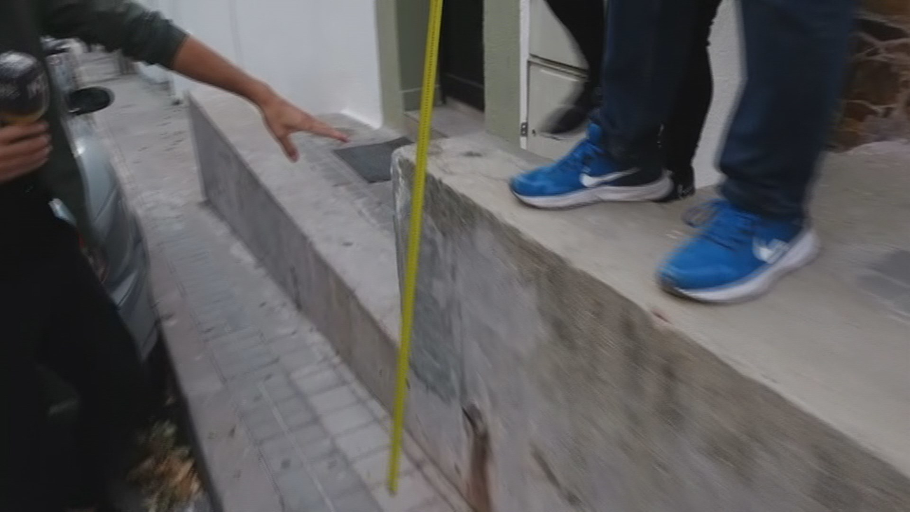 Denuncian un escalón 'maldito' en Peñagrande