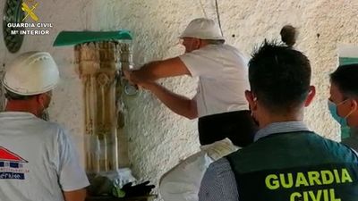 La Guardia Civil recupera en Chinchón parte de un sepulcro de la catedral de Alcalá de Henares desaparecido desde 1936