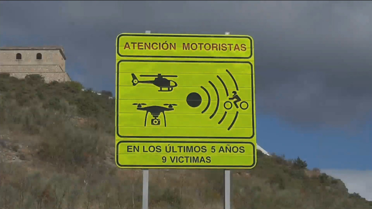 La DGT señalizará los 100 tramos más peligrosos para motoristas en carreteras secundarias