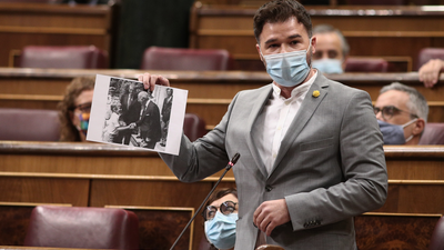 Trifulca en el Congreso por el rey