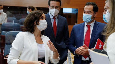 Ayuso estudia recurrir la orden de Sanidad que restringe la movilidad en Madrid