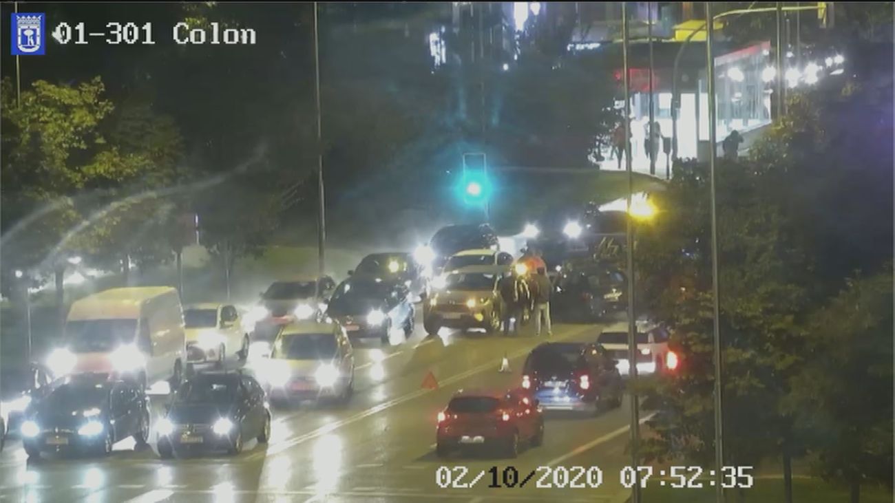 Carriles cortados en el Paseo de Recoletos por un accidente