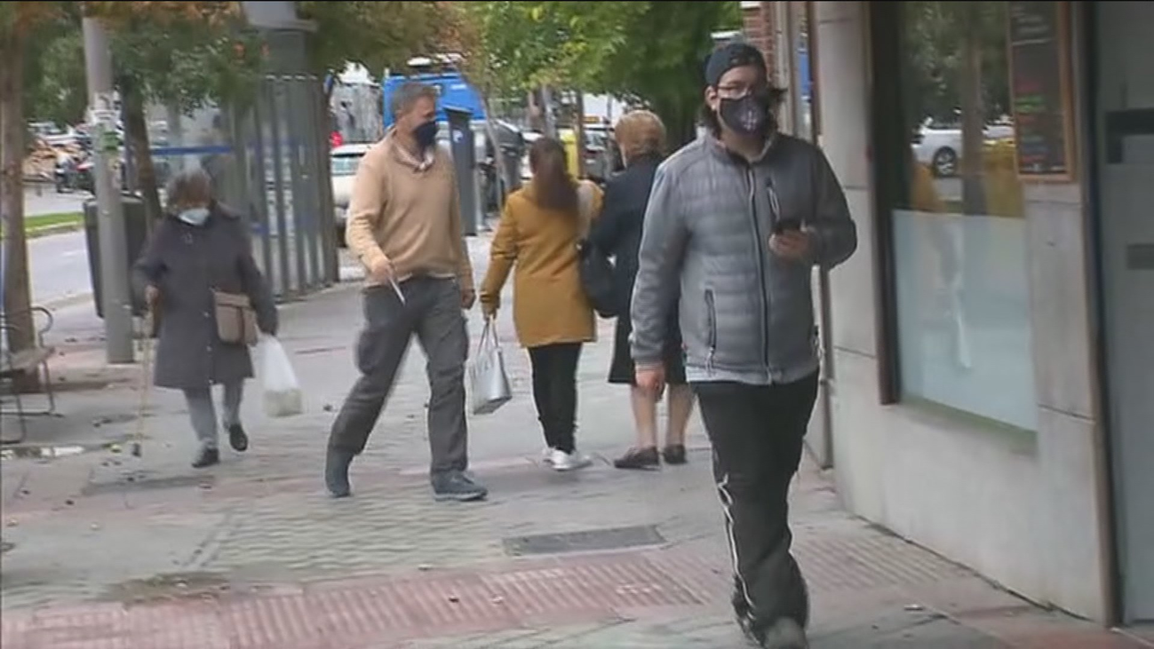 Cuenta atrás para el cierre de Madrid a las 22 horas de este viernes en medio del desconcierto general