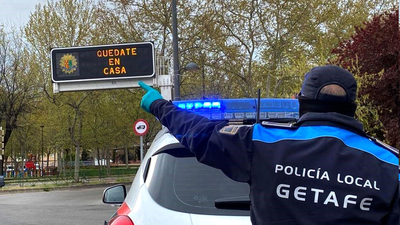 'Huida' por carretera de miles de madrileños ante las nuevas restricciones de movilidad